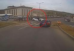 Otomobil refüje çarptığı kaza kamerada