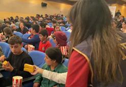 Bitlis'te öğrenciler, 'Aybüke Öğretmen Oldum Ben' filmini izledi