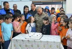 Emniyet Müdürü Turgay'dan ilkokul öğrencisi Betül'e doğum günü sürprizi