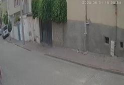 Diyarbakır ve Mardin'de fırtına; apartman çatısı uçtu, o anlar kamerada