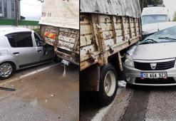 Otomobil, yağmurda, park halindeki kamyona çarptı; sürücü yaralı