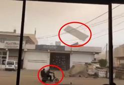 Fırtınada uçan levha tellere çarpıp yön değiştirdi, motosiklettekiler ölümden döndü