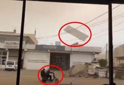 Fırtınada uçan levha tellere çarpıp yön değiştirdi, motosiklettekiler ölümden döndü