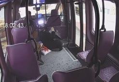 Fırtınada binanın çatısı uçtu, parçalar minibüse çarptı