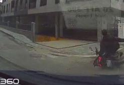 Amasya'da otomobille çarpışan motosikletli yaralandı; kaza kamerada