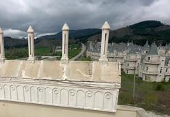'Peri masalı' yaşam tarzı sunacağı vaadiyle lansmanı yapılıp atıl kalan villalar, dronla görüntülendi