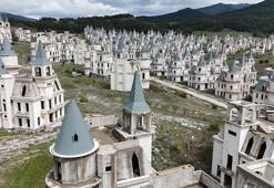 'Peri masalı' yaşam tarzı sunacağı vaadiyle lansmanı yapılıp atıl kalan villalar, dronla görüntülendi