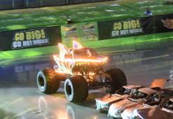 Hot Wheels'ın dev tekerlekli canavar kamyonları İstanbul'da şov yaptı