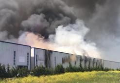 Tekirdağ'da fabrika yangını; alevler parfüm tesisine sıçradı
