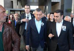 Özgür Özel'e cenaze töreni çıkışında yumruklu saldırı