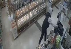 Sultangazi'de sadaka kutusu hırsızlığı güvenlik kamerasında