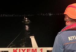 Çanakkale Boğazı'nda sürüklenen tekne kurtarıldı