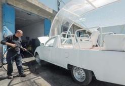 Papalık arabası, Gazze’deki çocuklar için mobil sağlık kliniğine dönüştürülüyor