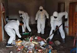 Kötü koku yayılan evden 1 kamyon dolusu çöp çıktı