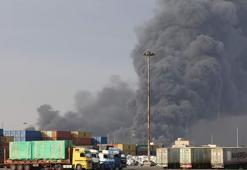 İran'da patlamanın gerçekleştiği limanda yeniden yangın çıktı