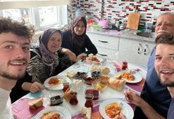 Depremzedeler için Türkiye'ye gelen 2 Fransız'ı evinde ağırladı