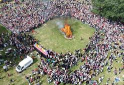 Kakava ateşi, binlerce kişinin katılımıyla yakıldı