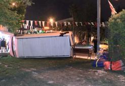 Fatih'te kaldırıma çıkan minibüs devrildi