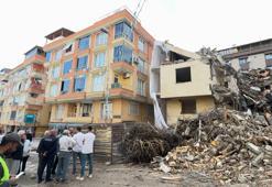 Avcılar'da riskli bina yıkıldı; yandaki bina 4 saat tahliye edildi