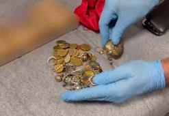 Valizde diş macunu tüplerine gizlenmiş tarihi eserler ele geçirildi