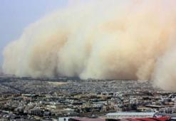 İran'da kum fırtınası nedeniyle eğitime ara verildi