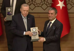 CNN Türk 'Yılın Televizyonu', Fulya Öztürk 'Yılın Muhabiri'; ödülleri Yancı ve Öztürk aldı