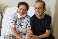Doktorları, 2'şer kez böbrek nakli olan çifti 'mucize' diye tanımladı