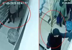 Kar maskeli 4 şüpheli, husumetlilerinin kapısını parçalayıp kaçtı; o anlar kamerada