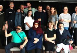 Görme engelliler, yaşadıkları sorunları tiyatro sahnesine taşıdı