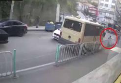 Minibüsün yayaya çarptığı kaza kamerada