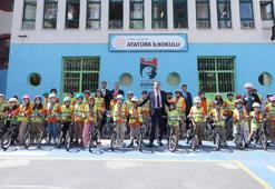 Bakan Tekin, öğrencilerle bir araya geldi
