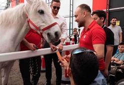 Atlar ve özel çocuklar arasında gönül köprüleri kuruldu