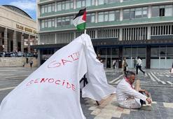 Öğretim görevlisinden Gazze için kefenli protesto