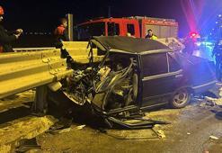 Sivas'ta otomobil bariyerlere saplandı, sürücü yaralandı