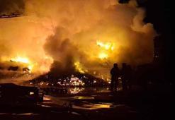 Bursa'da, palet fabrikasındaki yangın söndürüldü