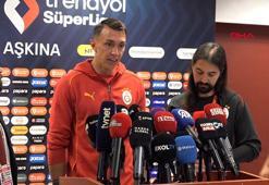Muslera: Bu ülkede yaşamaktan gurur duyuyorum