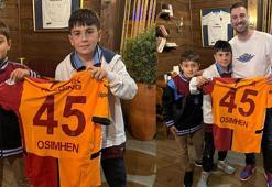 Osimhen’in formasını alan Trabzonsporlu çocuktan formayı bir koleksiyoner aldı
