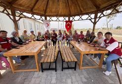 Türk Kızılay’dan deprem bölgesinde Anneler Günü kutlaması