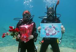 Fethiye'de dalgıçlardan 5 metre derinlikte 'Anneler Günü' mesajı