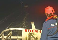 Çanakkale Boğazı'nda sürüklenen tekne kurtarıldı