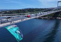 Kocaelispor bayrağı, İstanbul Boğazı’nda dalgalandı