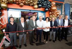 de la Pau Coffee and Bistro, servis robotlarıyla Balıkesir'de kapılarını açtı