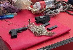 Temizlik görevlileri parkta 2 tabanca buldu