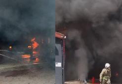 Ataşehir'de tamirhanedeki otomobil alev alev yandı, iş yeri sahibi gözyaşını döktü