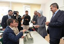 Bakanlar Tekin ve Göktaş'tan, görme engelli öğrencilere ziyaret