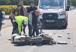Kazada parçalanan elektrikli bisikletini bırakmak istemeyen yaralıyı ekipler ikna etti