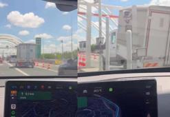 Avrasya Tüneli'nde kaza: Kamyonetin yüksekliğini hesaplayamayıp uyarı levhasına çarptı