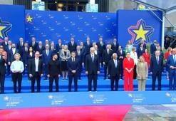 Cumhurbaşkanı Erdoğan, Avrupa Siyasi Topluluğu Zirvesi aile fotoğrafı çekimine katıldı