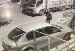 Küçükçekmece'de haraç için araç kurşunlayan şüpheli, gizlendiği binaya eşofmanla girip etekle çıktı