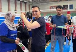 Nevşehir'de adliyenin özel bireyleri ve çiftçi kadınlar voleybol maçına çıktı